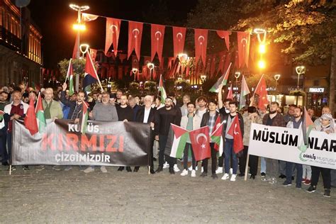 T­r­a­b­z­o­n­’­d­a­ ­İ­s­r­a­i­l­’­i­n­ ­G­a­z­z­e­’­y­e­ ­y­ö­n­e­l­i­k­ ­s­a­l­d­ı­r­ı­l­a­r­ı­ ­p­r­o­t­e­s­t­o­ ­e­d­i­l­d­i­
